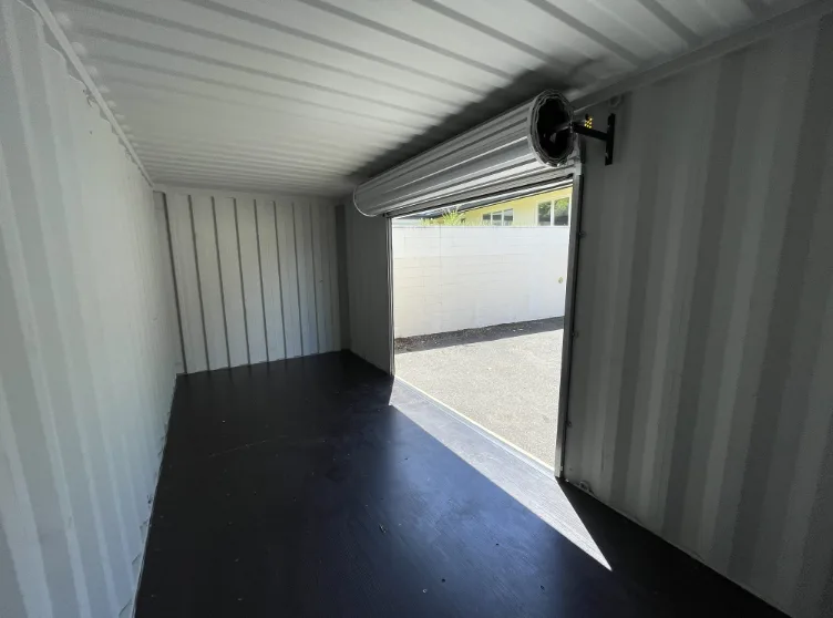 20 ft Shipping Container with roll up door - Image 2